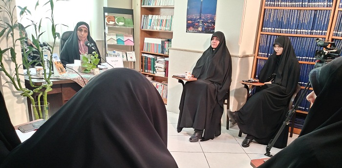 نقد و بررسی ادبیات داستانی در حوزه زن و خانواده
